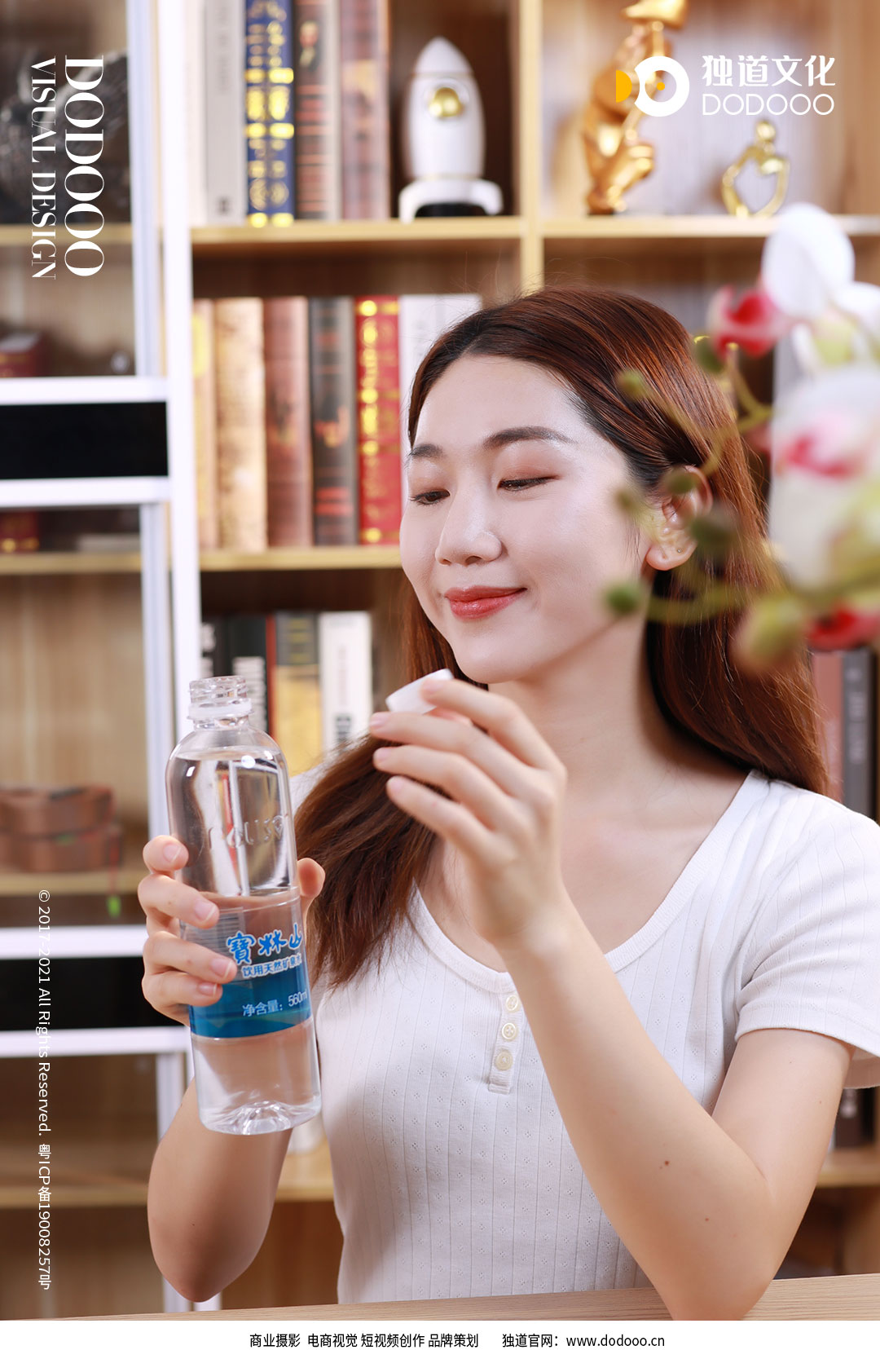 美女喝水06.jpg